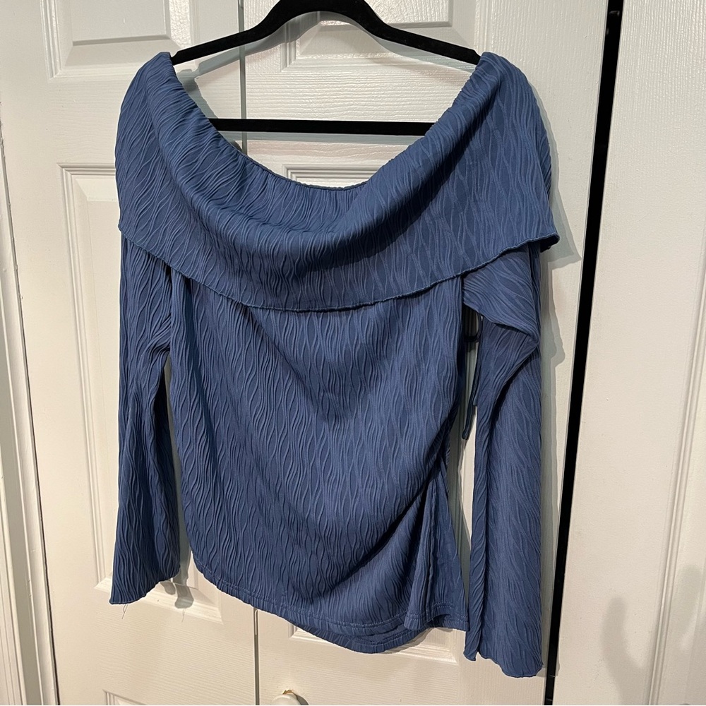 Off the Shoulder Textured Top - Picture 4 of 6